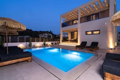 Image de Villa Diamant avec piscine à Tsilivi