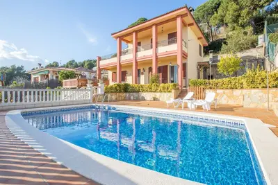 Image de Maison confortable avec piscine privée