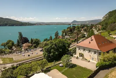 Image de Le Vignoble du Lac, domaine de 29p avec vue