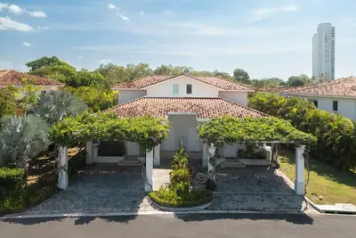 Image de This duplex is a 3 bedroom(s), 2. 5 bathrooms, located in Casamar, Panama Oeste.