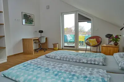 Image de Modern, cozy penthouse with large south-facing terrace and mountain views.