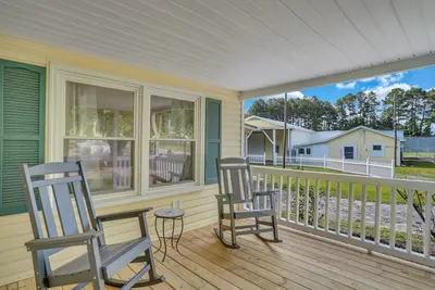 Image de Charming Main House and Cottage with Fuse Ball