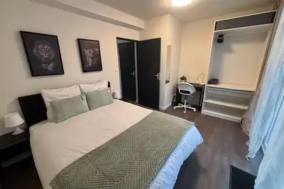 Image de Espace lumineux pour 2 personnes avec Wi-Fi, Tv, lave-linge et parking gratuit.