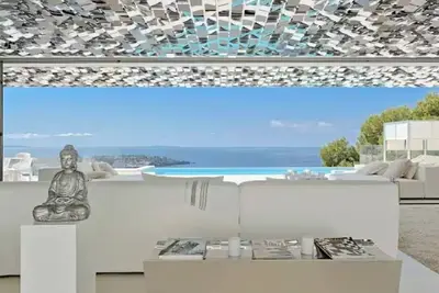 Image de Oasis of luxury and comfort, the best gated community in the world.