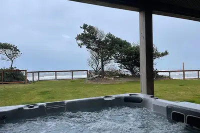 Image de Spectacular Ocean Front Home - 30+ Night Stays! Hot Tub, Dog Friendly!