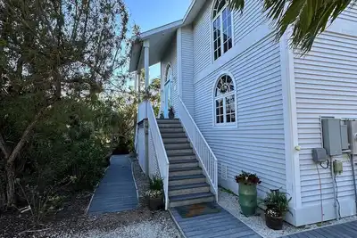 Image de Rabbit Foot Retreat- Still Open January 3rd-February 1st, 2026!