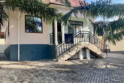 Image de Stay with us in beautifully house few minutes from Julius Nyerere Airport