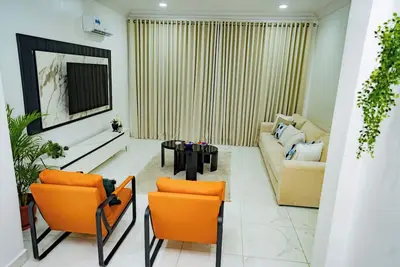 Image de Vibrant Chic 3brm urban retreat in heart of Victoria Island.