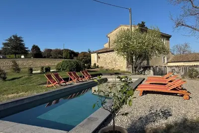 Image de Mas provençal, jardin, piscine et jeux pour enfants