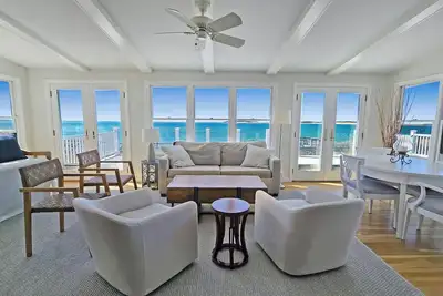 Image de New Listing! Indian Neck Waterfront 4bd--Amazing Water Views, Direct Beach Access, Central A/C