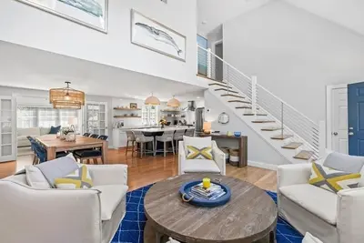 Image de Coastal Retreat Minutes from Hardings Beach!