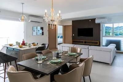 Image de Casago Brand New Rental Modern Condo with Stylish Decor and Scenic Views