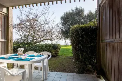 Image de Studio meublé 4 personnes, terrasse sud, parking, proche plage et port