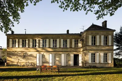 Image de Château au cœur du domaine viticole