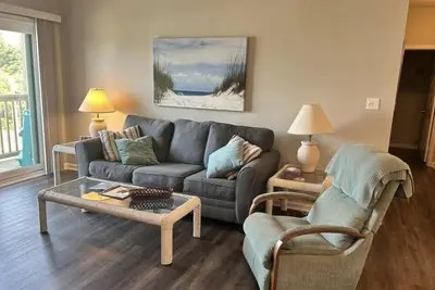 Image de Beautiful two bedroom, two bath condo, centrally located on the Outer Banks.