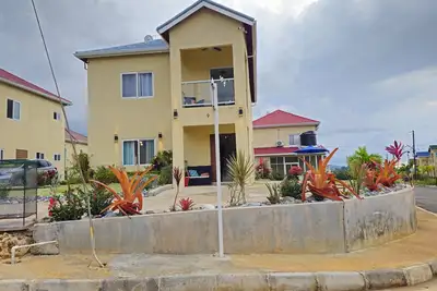 Image de Luxurious 2-bedroom house in gated community with WiFi, Ac in gorgeous Ocho Rios