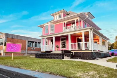 Image de Pink Castle with Year Round heated spa pool