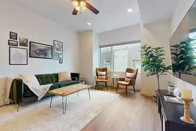 Image de Spacious & Luxe Condo: Best Mt. Rainier Views, Near Tacoma Convention Center