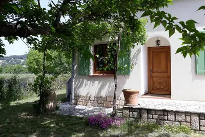 Maison familiale avec jardin et vue sur villages