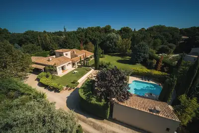 Image de Magnifique maison provençale, situé a rognes avec piscine spa et salle de sport