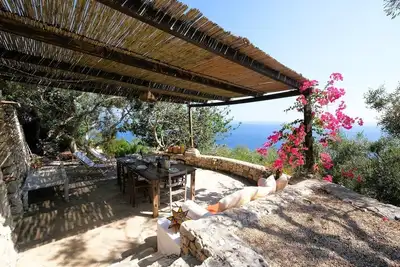 Image de Beautiful villa with sea view pool