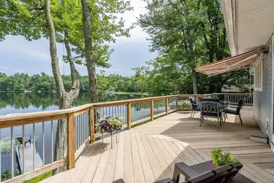 Image de Quiet Lakeside Escape