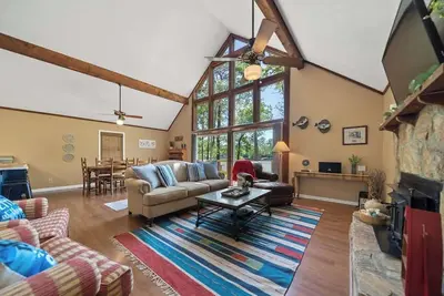 Image de Waterfront, Sleeps 6, Swimming, Fishing, + More!