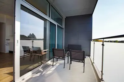 Image de Studio Apartment with Sunny Balcony for 4