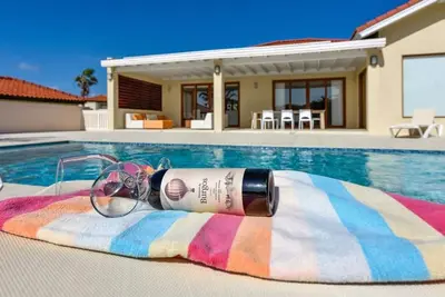 Image de Villa Di Oro! Close to Palm Beach!