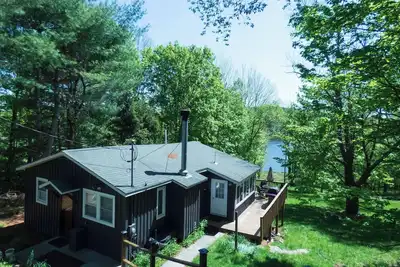 Image de Lakefront Kenoza Cottage