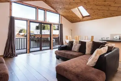 Image de Fabulous 3-bedroom cabin with WiFi in Pitlochry. Stunning location on lochside