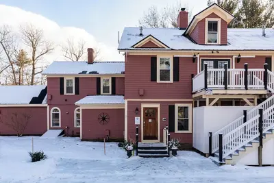 Image de New! 7 private self check-in suites, in full house