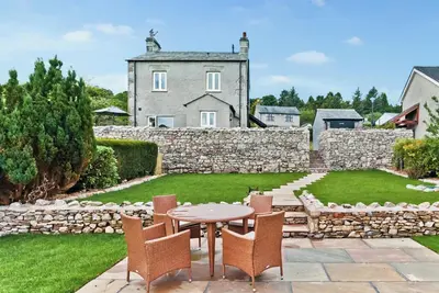 Image de This stylish retreat in Yealand Redmayne offers stunning countryside views and modern comfort.