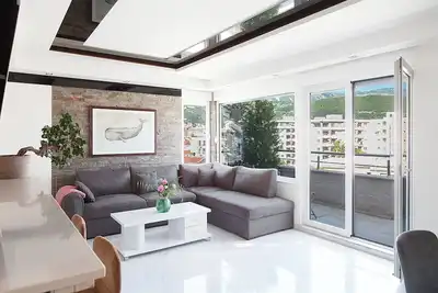 Image de Modern 3-bedroom apartment with private roof-top terrace