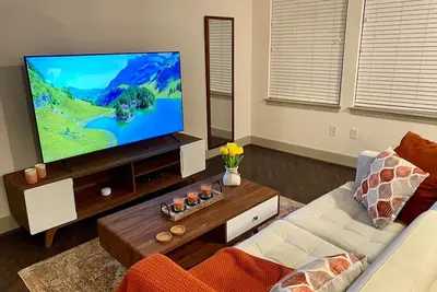 Image de Westchase Long term Pool Gym King fully equipped