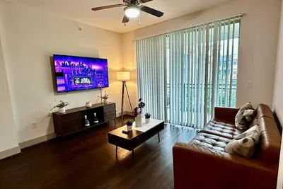 Image de Westchase Cheerful Modern 2 king Long term