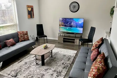 Image de 3-Br Cheerful Townhouse Long-Term for Families