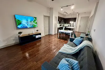 Image de Central Heights functional 2b2b Long term Condo