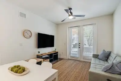 Image de Designer Space near Ut 2 King Bed Pool Gym Ev Wd