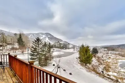Image de Happy Trails-Luxury condo with breathtaking views- Steps Away from the Slopes