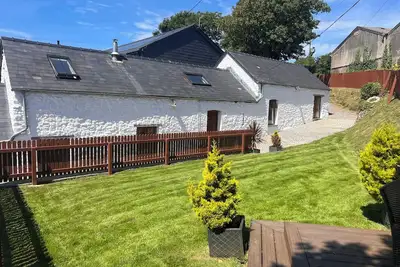 Image de Stunning  300 year old restored barn in Gower near the beach