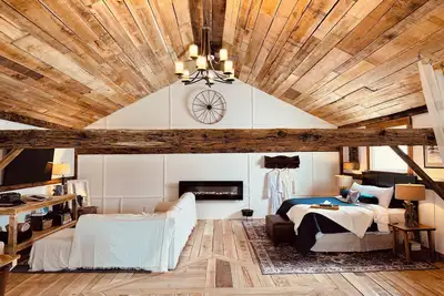 Image de Luxury Hayloft retreat close to Turkey Point and Port Dover