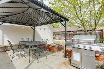 Image de Fire Pit & Yard Games: Inviting Clarksburg Cottage