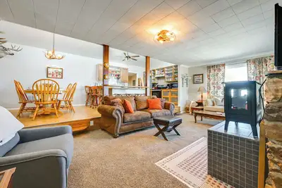 Image de 8 Mi to Hiking: Home w/ Patio in Dtwn Pioche