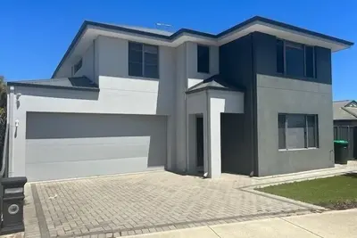 Image de 4 Bedroom Modern Townhouse