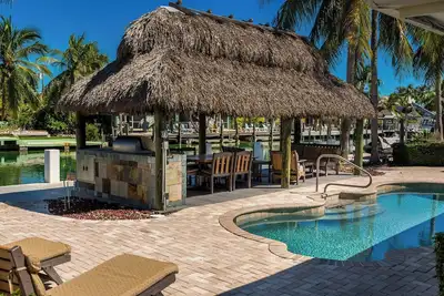 Retraite au Bord de l'Eau avec Piscine et Cabane