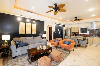 Image de Tamarindo Beach Condo – 2br Steps from Sea.