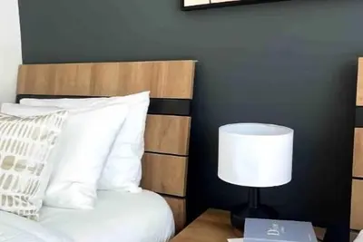 Image de 2br Modern Skyline Apartment with Sea View