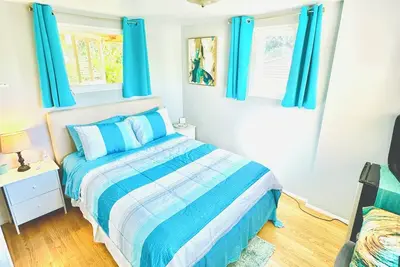 Image de Quiet Room in American Riviera Cottage, with Ocean View in charming older home