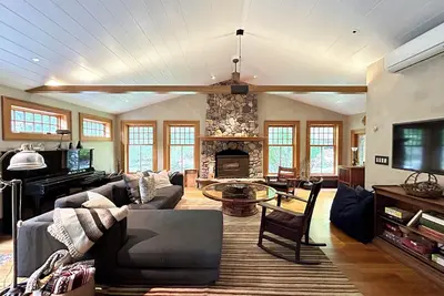 Image de Secluded Catskills Mountainside Lodge near Woodstock, Phoenicia